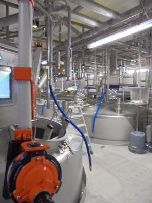 Rope rescue team aan het werk op een industriële locatie